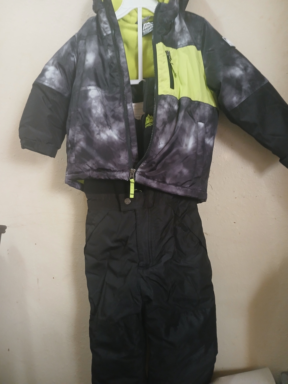 Snozu Black & Lime Green Tie-Dye Kids Snow Jacket and Bib Pants Size 4T